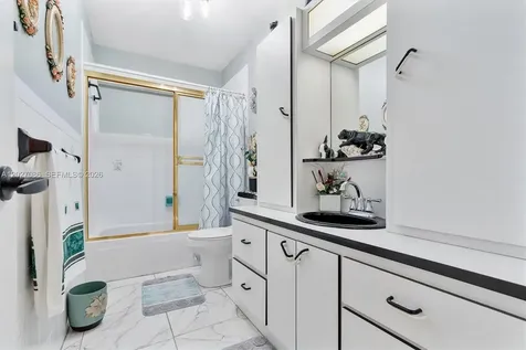 5540 NW 180th Terrace Miami Gardens FL 33055