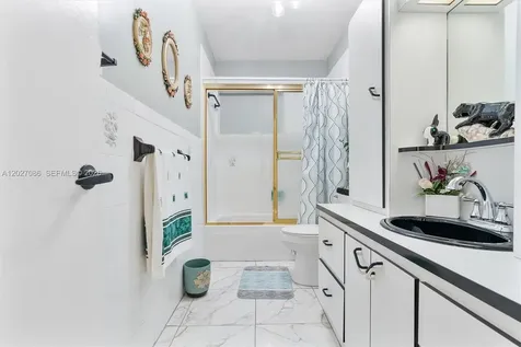 5540 NW 180th Terrace Miami Gardens FL 33055
