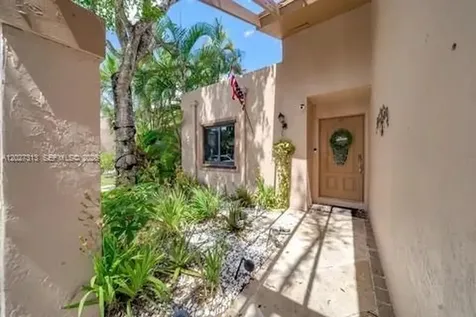 36 Chestnut Cir, Cooper City FL 33026
