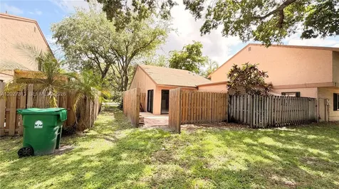 36 Chestnut Cir, Cooper City FL 33026