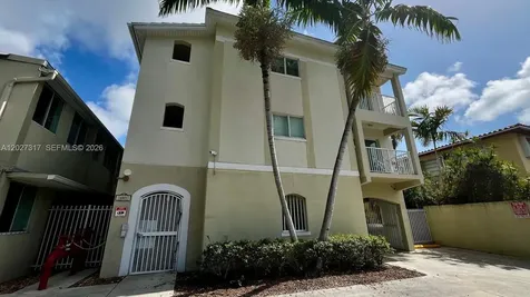 1025 SW 7th Avenue Miami FL 33130