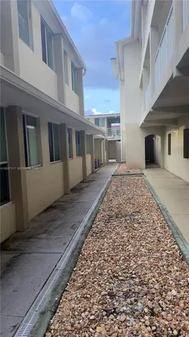 1025 SW 7th Avenue Miami FL 33130