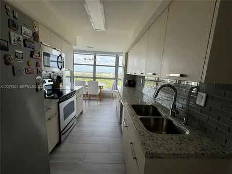 3500 Mystic Pointe Drive Aventura FL 33180