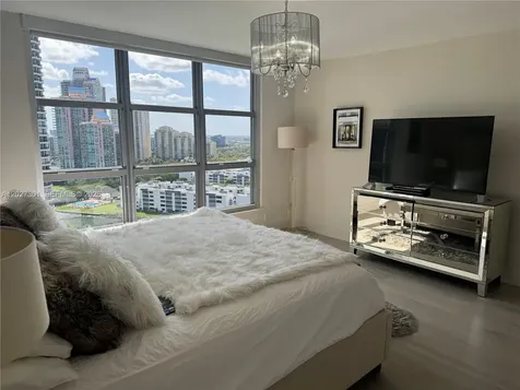 3500 Mystic Pointe Drive Aventura FL 33180