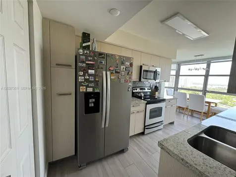 3500 Mystic Pointe Drive Aventura FL 33180