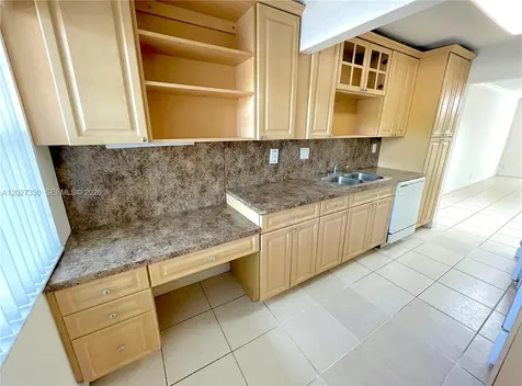 8450 Lagos De Campo Boulevard Tamarac FL 33321