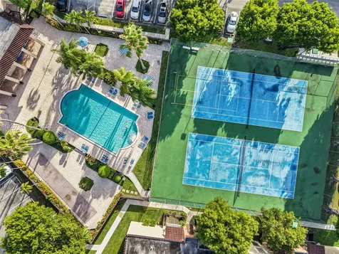 10780 N Kendall Drive Miami FL 33176