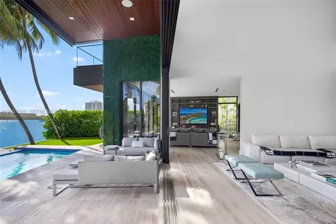 16470 NE 30th Avenue North Miami Beach FL 33160