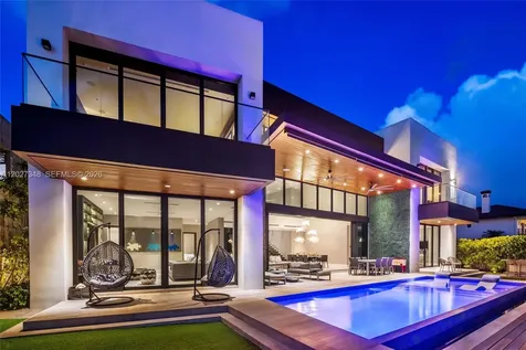 16470 NE 30th Avenue North Miami Beach FL 33160