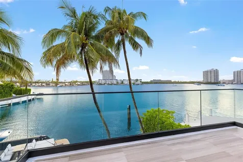 16470 NE 30th Avenue North Miami Beach FL 33160