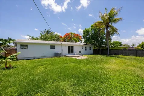 3327 Sapphire Road Lake Worth FL 33462