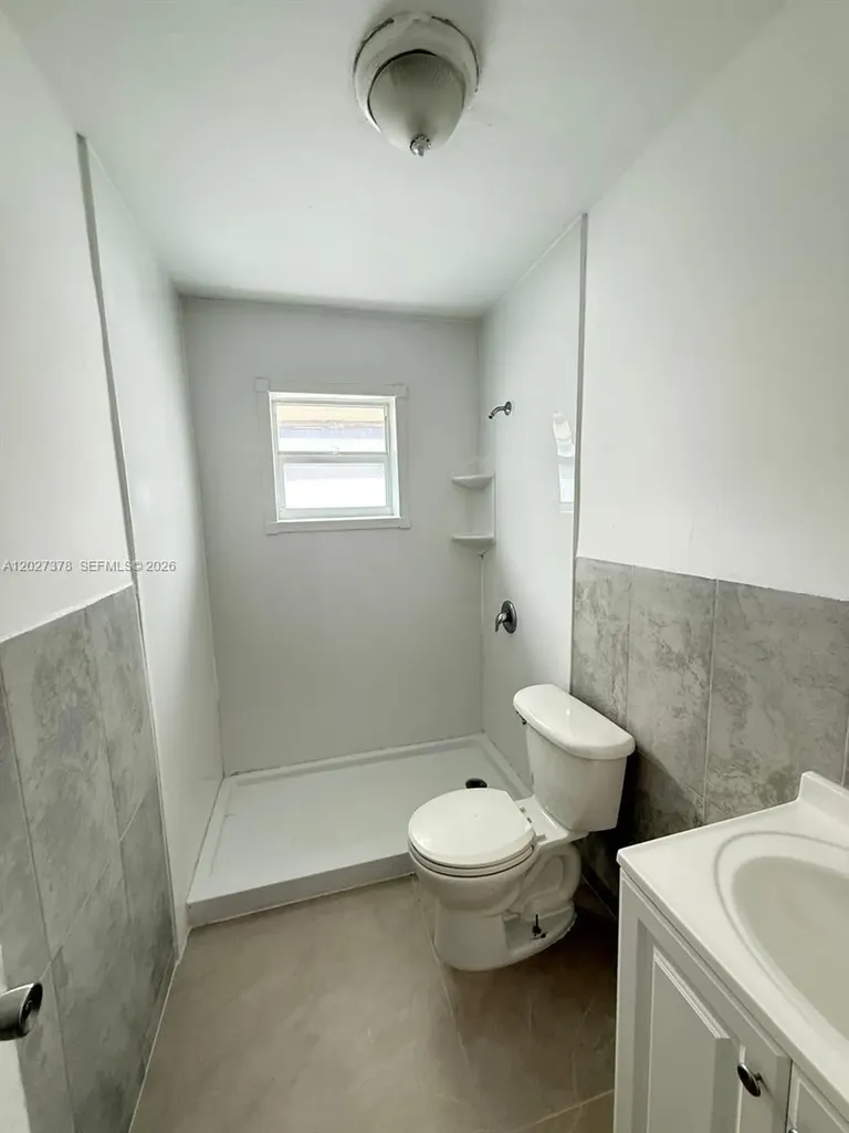 242 SW 11th Street Dania Beach FL 33004