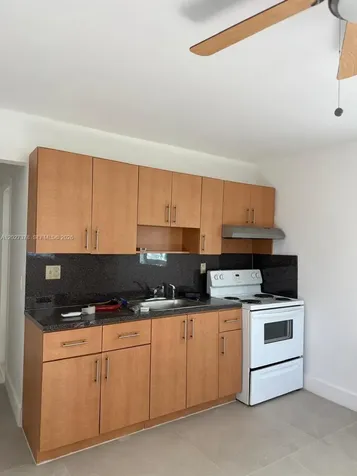 242 SW 11th Street Dania Beach FL 33004