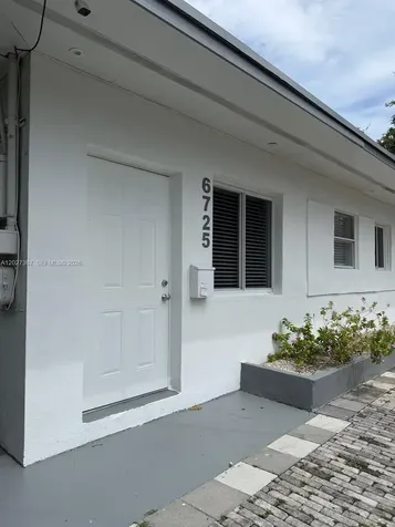 6723 NE Miami Place Miami FL 33138