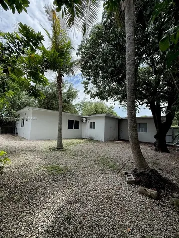 6723 NE Miami Place Miami FL 33138