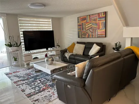 10247 NW 51st Terrace Doral FL 33178