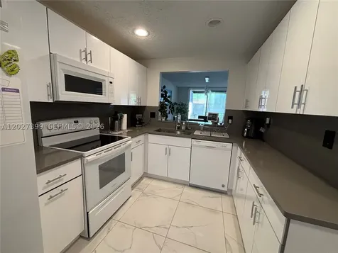 10247 NW 51st Terrace Doral FL 33178