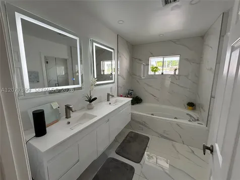 10247 NW 51st Terrace Doral FL 33178