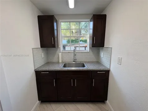 6753 SW 39th Terrace Miami FL 33155