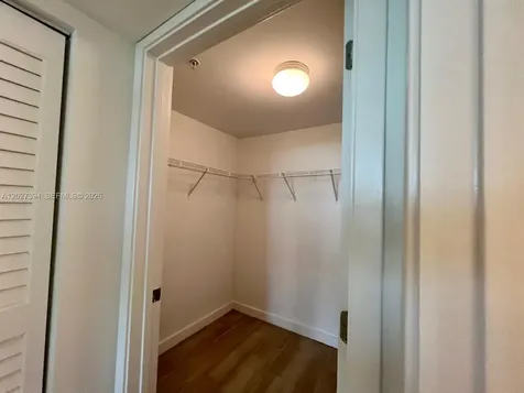1600 SW 1 Avenue Miami FL 33129