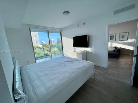 1600 SW 1 Avenue Miami FL 33129