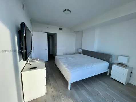 1600 SW 1 Avenue Miami FL 33129