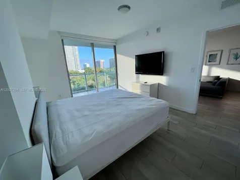 1600 SW 1 Avenue Miami FL 33129