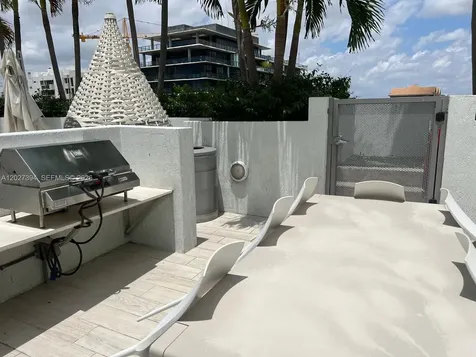 1600 SW 1 Avenue Miami FL 33129