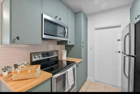 1947 NW 33rd Street Miami FL 33142