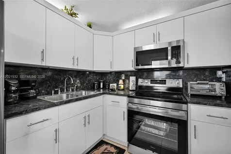 1334 Collins Avenue Miami Beach FL 33139