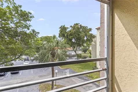 1800 SW 81st Avenue North Lauderdale FL 33068