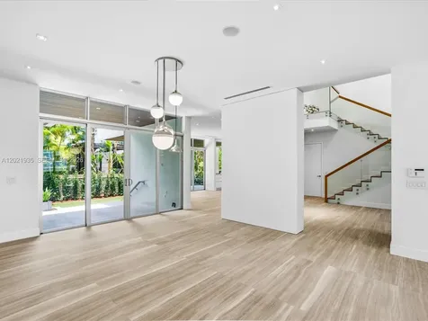 125 Hampton Lane Key Biscayne FL 33149