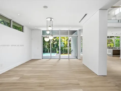 125 Hampton Lane Key Biscayne FL 33149