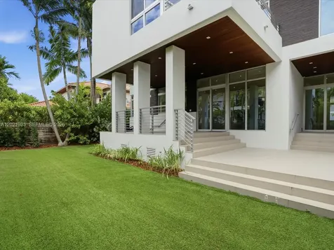 125 Hampton Lane Key Biscayne FL 33149