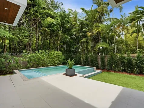 125 Hampton Lane Key Biscayne FL 33149