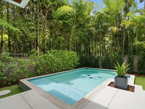 125 Hampton Lane Key Biscayne FL 33149