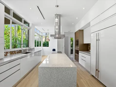 125 Hampton Lane Key Biscayne FL 33149