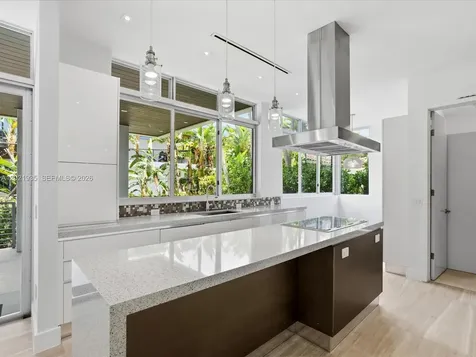 125 Hampton Lane Key Biscayne FL 33149