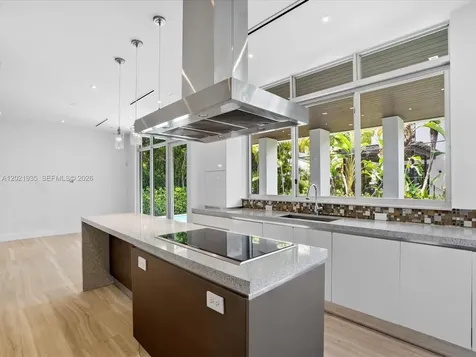 125 Hampton Lane Key Biscayne FL 33149
