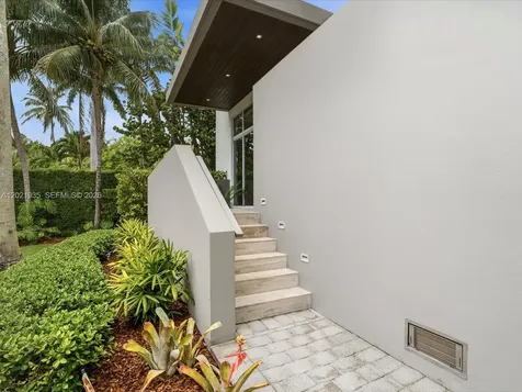 125 Hampton Lane Key Biscayne FL 33149
