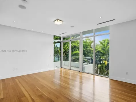 125 Hampton Lane Key Biscayne FL 33149