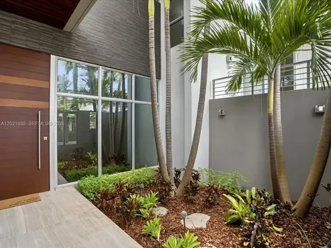 125 Hampton Lane Key Biscayne FL 33149