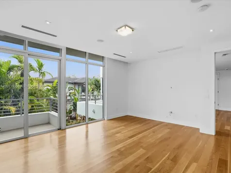 125 Hampton Lane Key Biscayne FL 33149