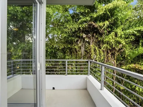 125 Hampton Lane Key Biscayne FL 33149
