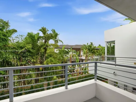 125 Hampton Lane Key Biscayne FL 33149