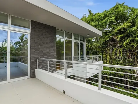 125 Hampton Lane Key Biscayne FL 33149