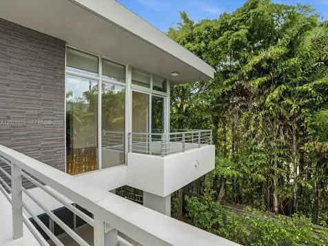 125 Hampton Lane Key Biscayne FL 33149