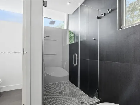 125 Hampton Lane Key Biscayne FL 33149