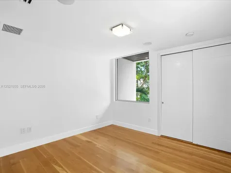 125 Hampton Lane Key Biscayne FL 33149