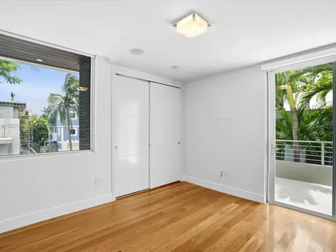 125 Hampton Lane Key Biscayne FL 33149